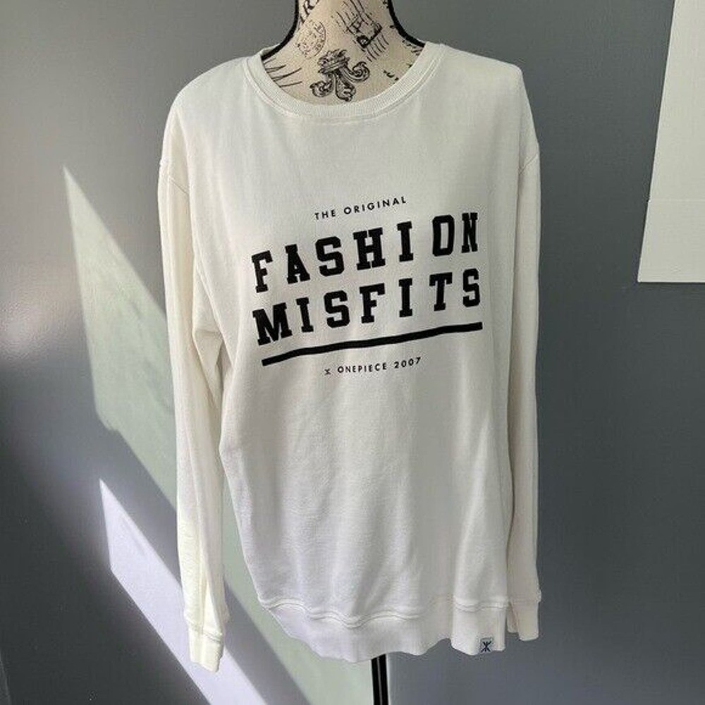 NWOT One Piece black and white Fashion misfits Crewneck long sleeve sweatshirt